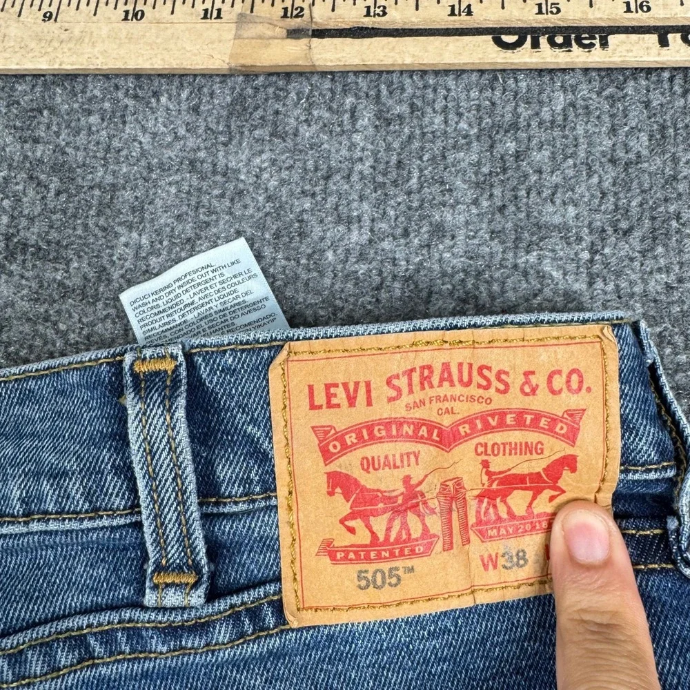 Levi's Jeans Mens Size W38 505 Regular Fit Medium Wash Blue Denim Stretch Casual